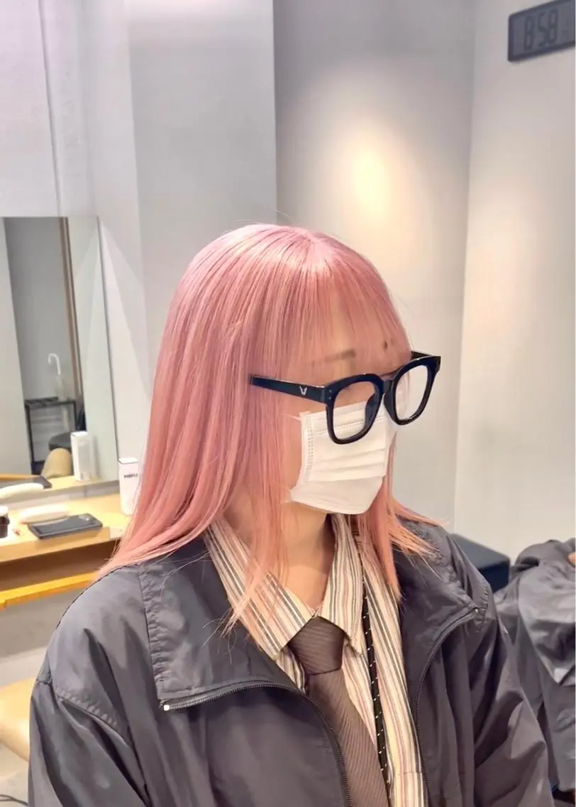 ロング カラー ピンクカラー ホワイトピンク ブリーチ毛の縮毛矯正 ハイトーン/岡本智樹のヘアスタイル