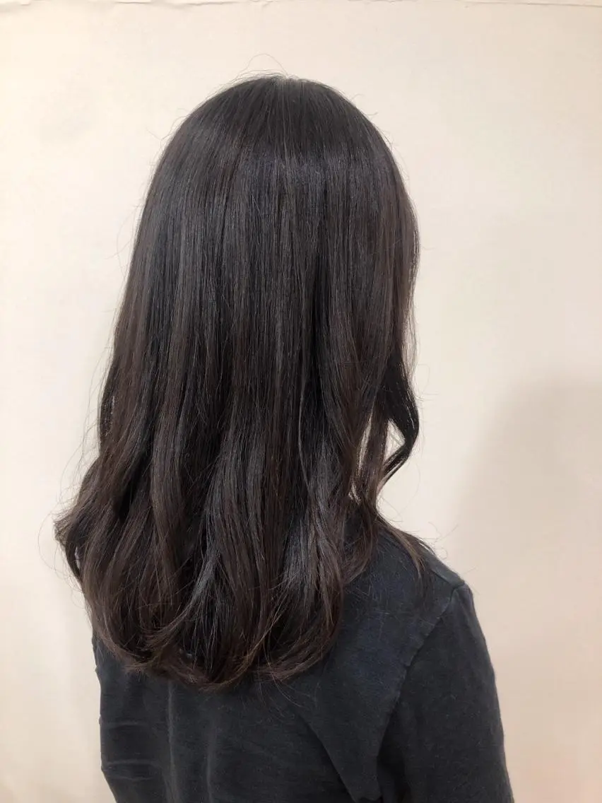 セミロング 渡辺 リオのヘアスタイル