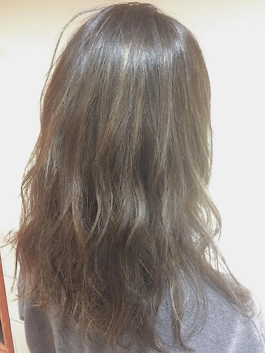 ロング カラー パーマ アッシュ グレージュ ハイライトカラー ハイライト 可愛いを作る神 ナオヒロのヘアスタイル