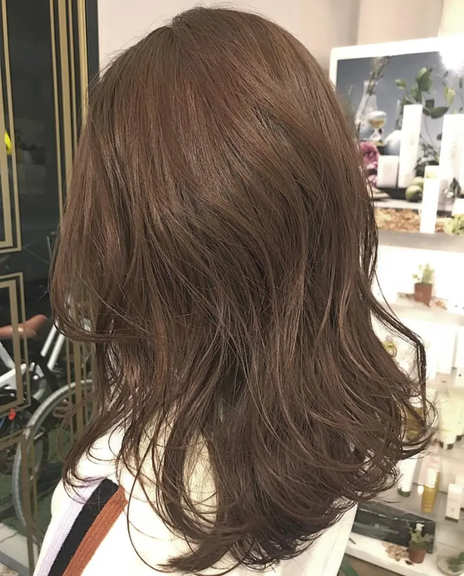 ミディアム カラー ヘアアレンジ マツエク・マツパ ナチュラル カット ヘアカラー トリートメント Kawaguchi Arisaのヘアスタイル