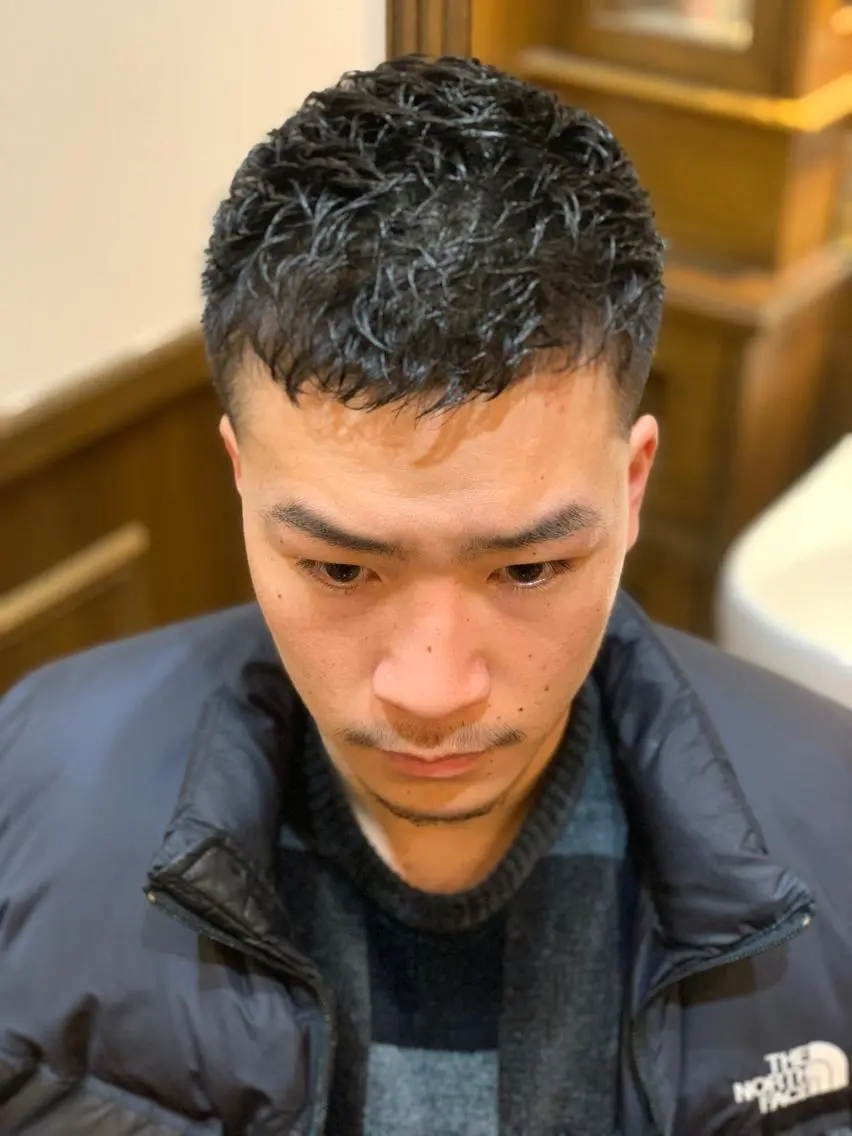 ショート カット 近藤 真のヘアスタイル