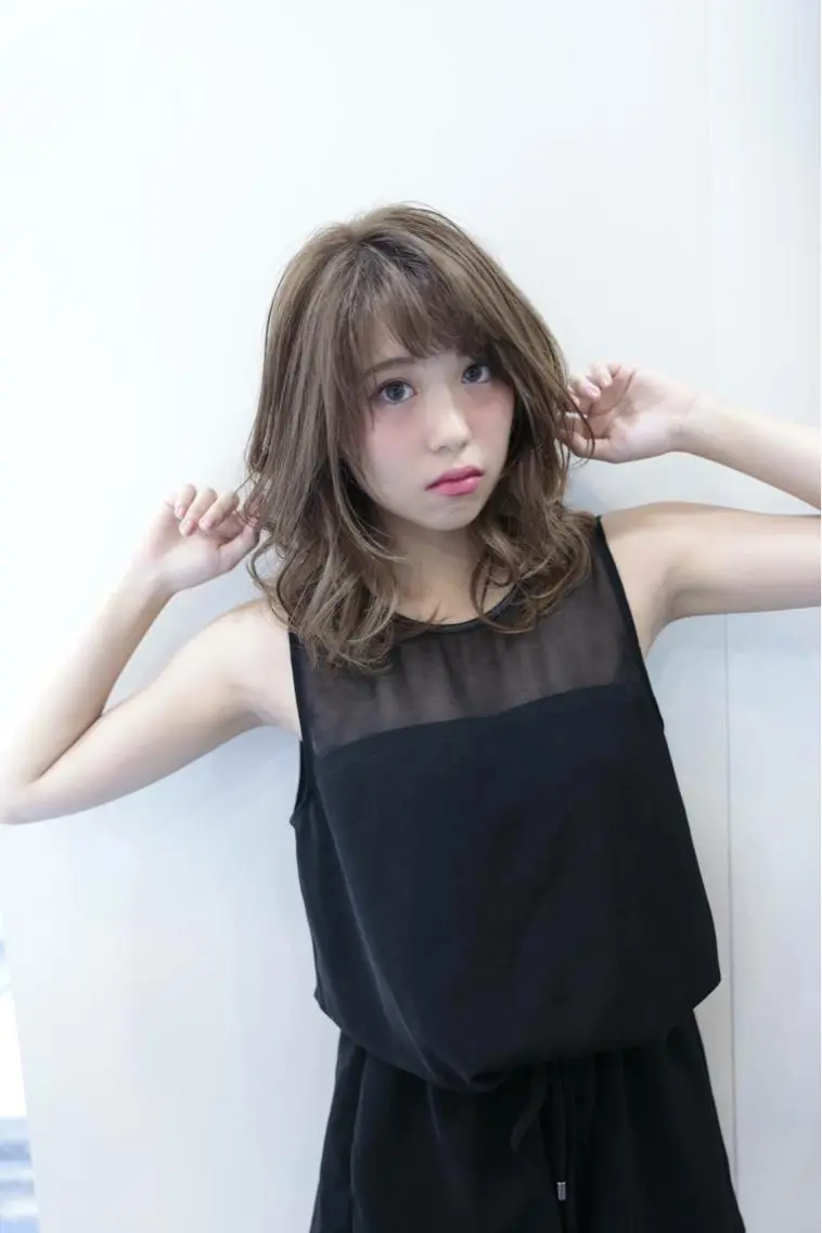 ミディアム カラー アッシュ ベージュカラー ブリーチ ダブルカラー カット パーマ 農添 杏のヘアスタイル