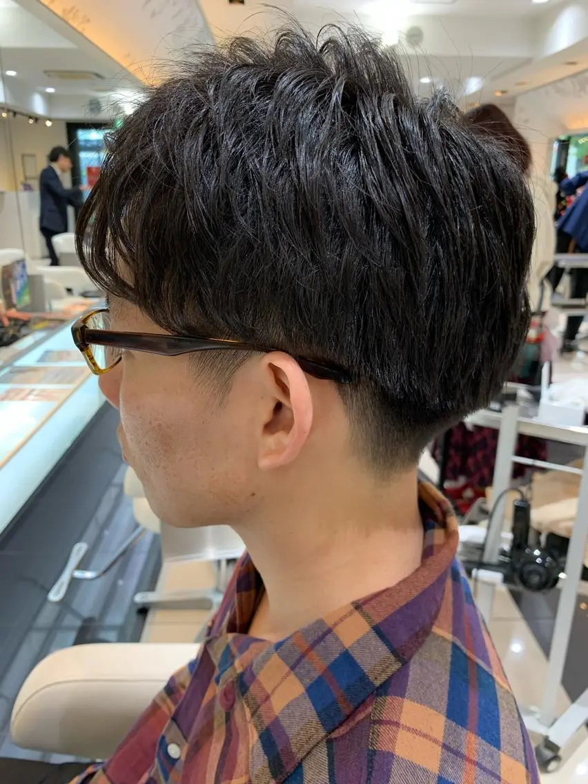 ショート パーマ メンズ アップバング メンズパーマ 赤み消しカラー /透明感カラー 上長のヘアスタイル