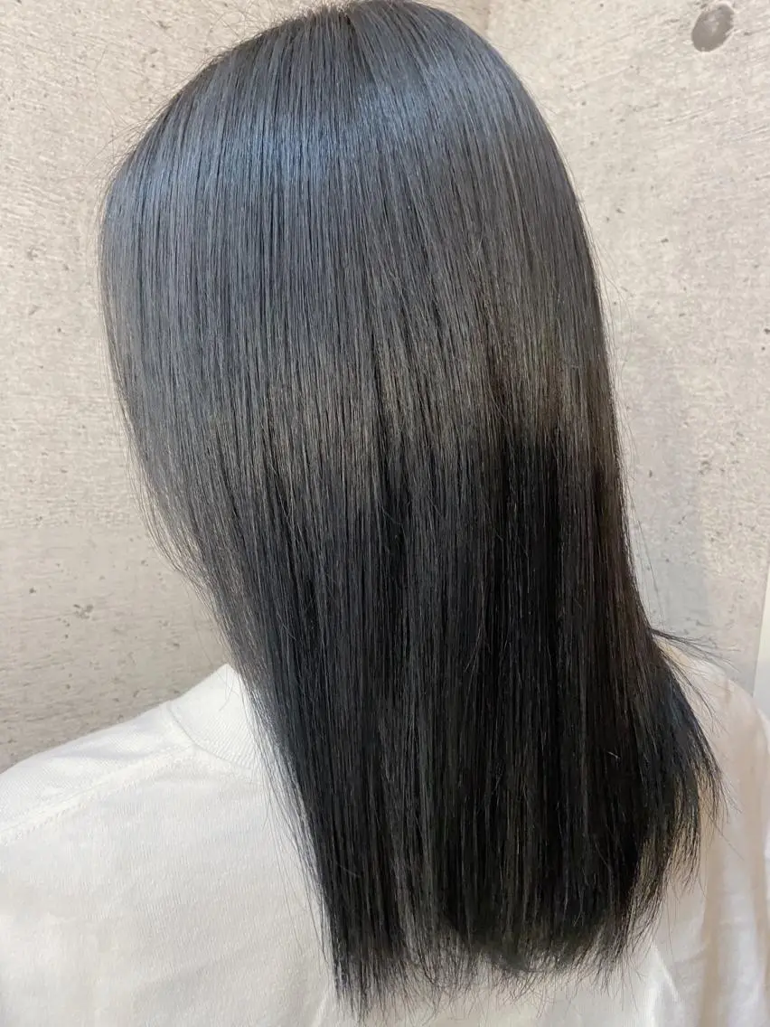 カラー 黒髪 ブリーチ ネイビーカラー ✨髪質改善✨ 松田 愛莉のヘアスタイル
