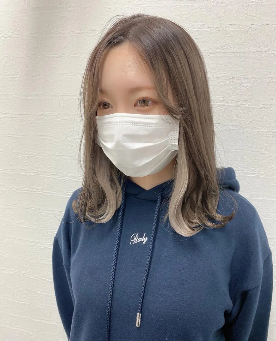 ミディアム カラー 森本 笑のヘアスタイル