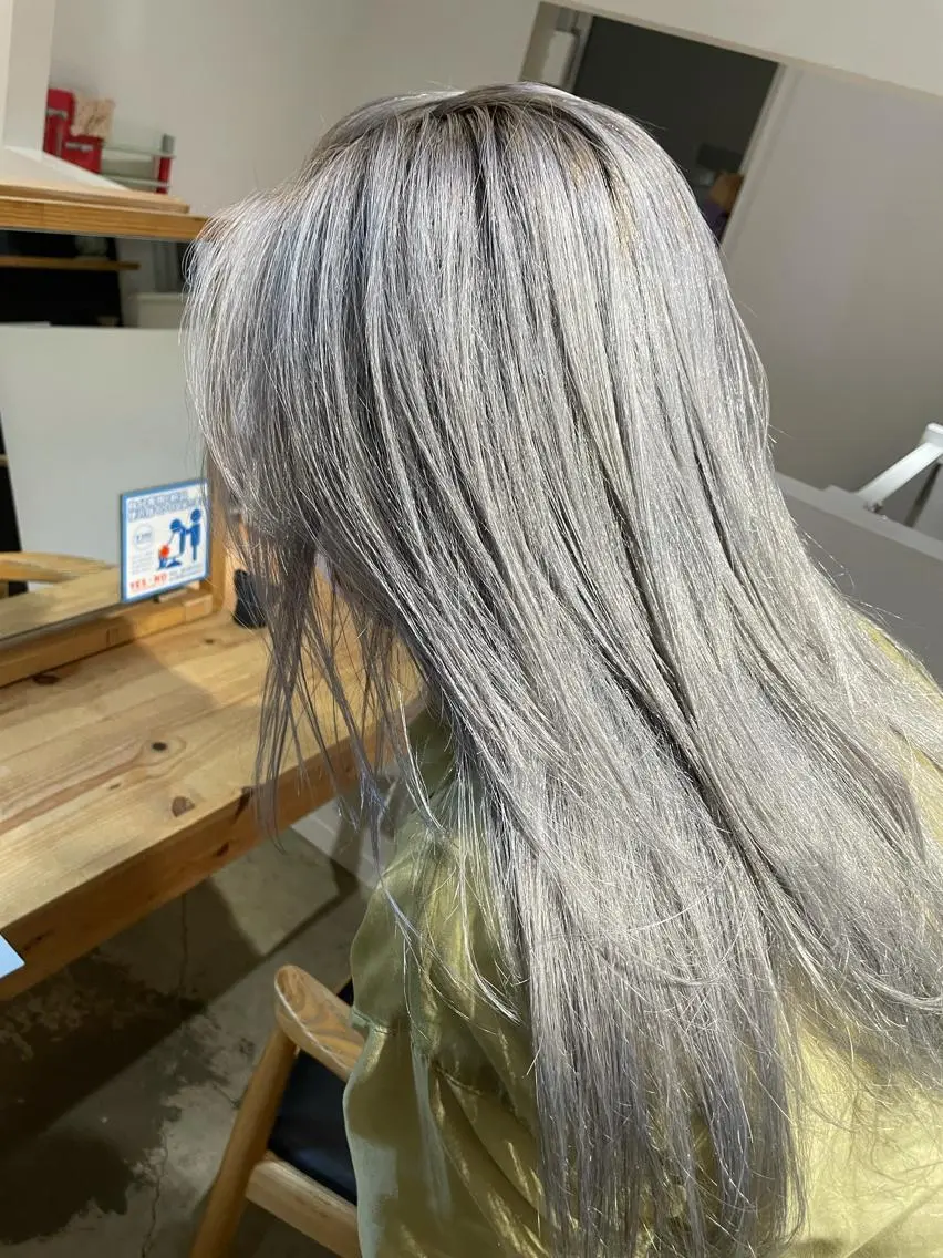 ロング カラー パーマ ヘアアレンジ ヘアカラー トリートメント ハイトーンカラー🤍 山下 優華のヘアスタイル
