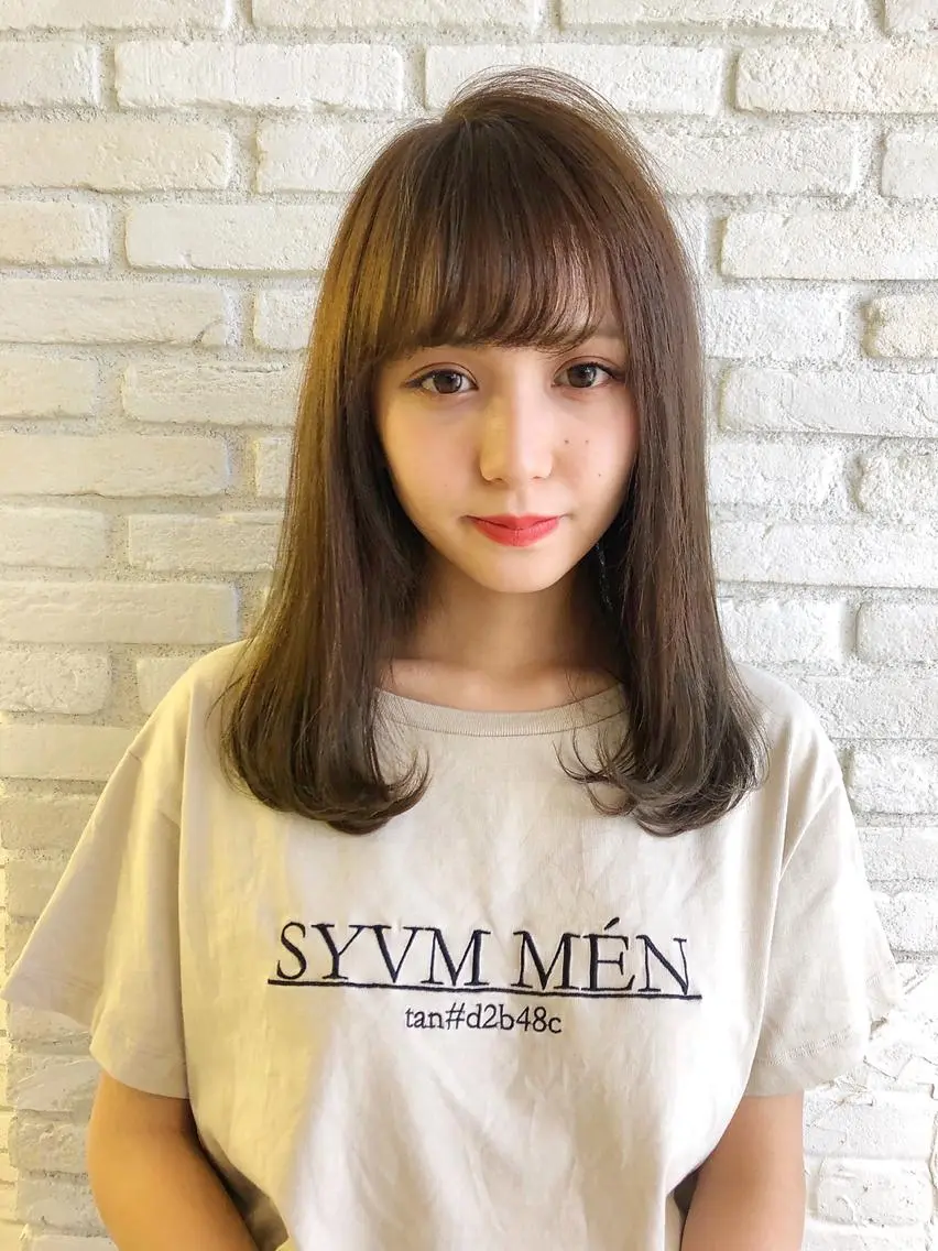 ミディアム アッシュ 代表山口ひな 髪質改善のプロのヘアスタイル