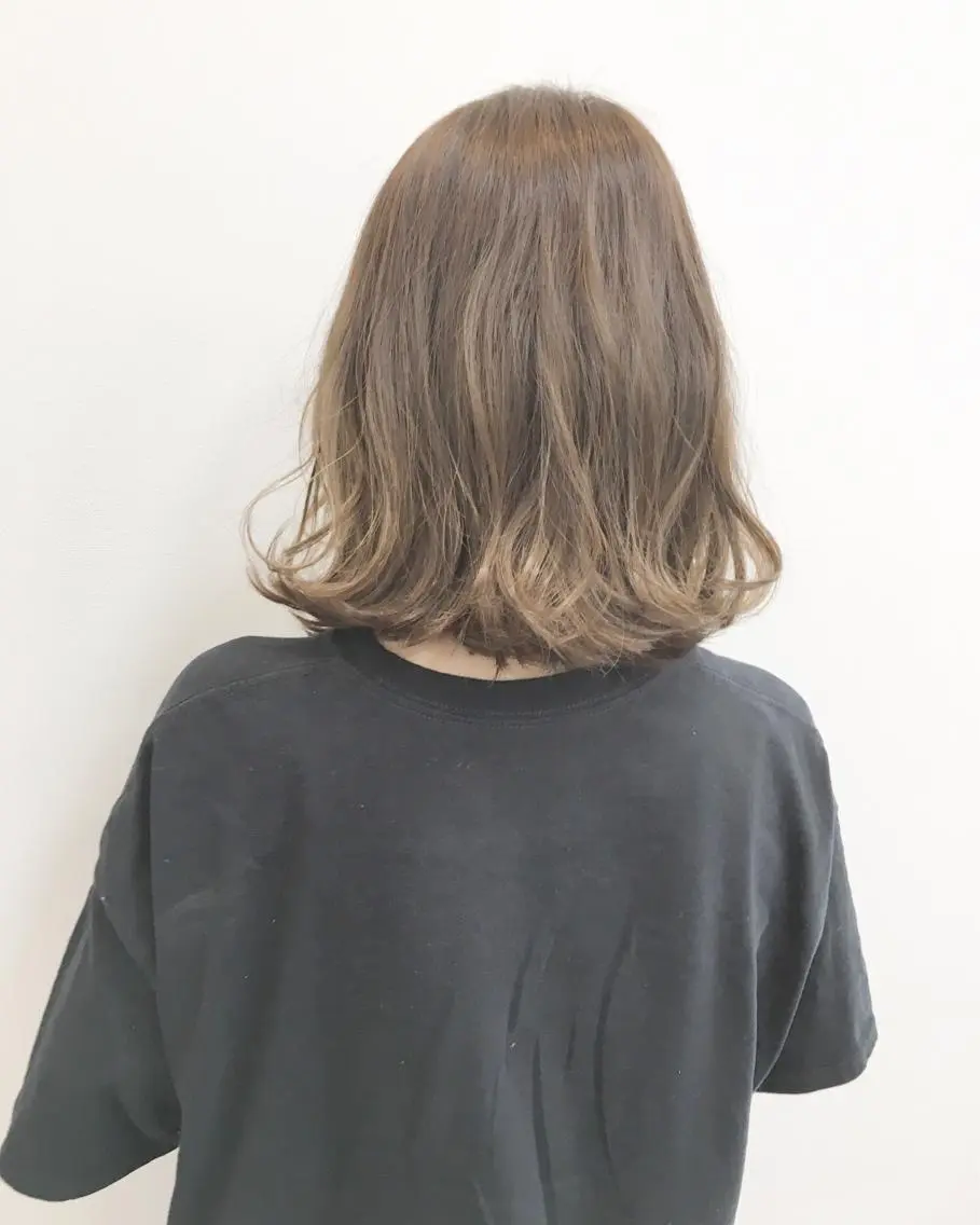 ショート カラー ベージュカラー ハイライトカラー ボブ ハイライト レイヤー×縮毛矯正 深見 拓のヘアスタイル