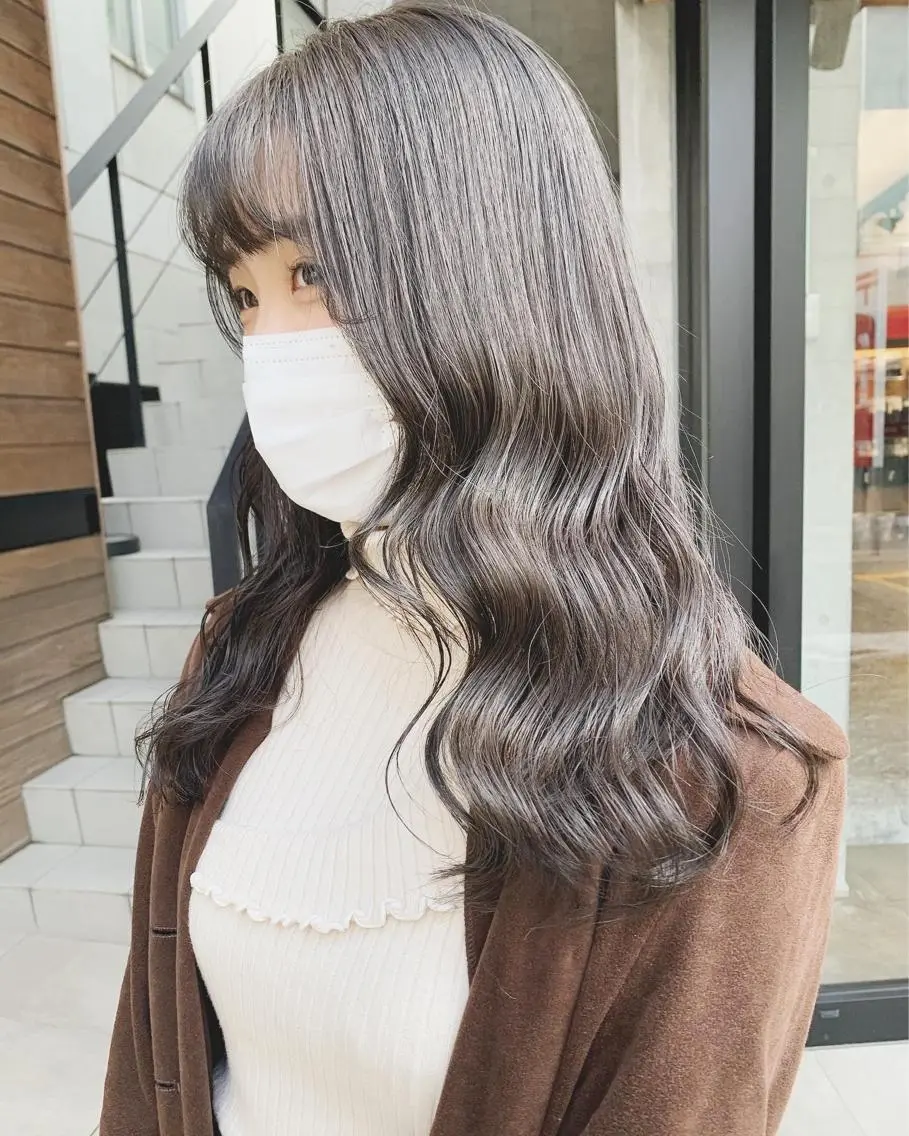 セミロング カラー マツエク・マツパ ハイトーンボブ 前田 表参道　グレージュのヘアスタイル