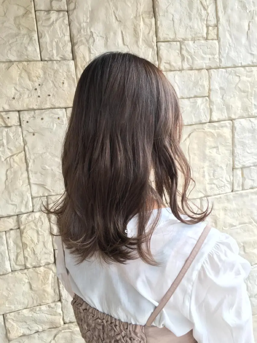 セミロング 井上 真利のヘアスタイル