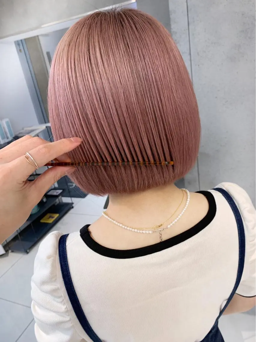 ミディアム カラー ベージュカラー ブリーチ ピンクカラー ピンクベージュ パーマウルフショート 濱田匠のヘアスタイル