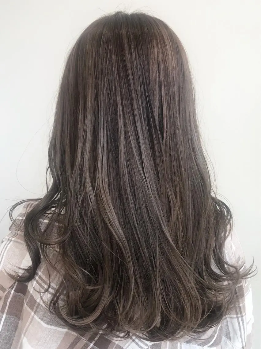 カラー ハイライトカラー アベ ヒトミのヘアスタイル