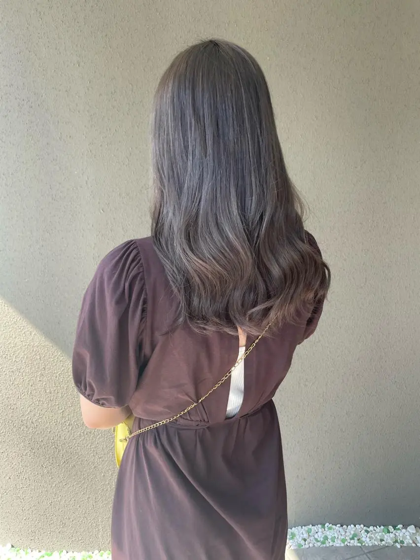 セミロング カラー グレージュ ヘアカラー 山本 愛永のヘアスタイル