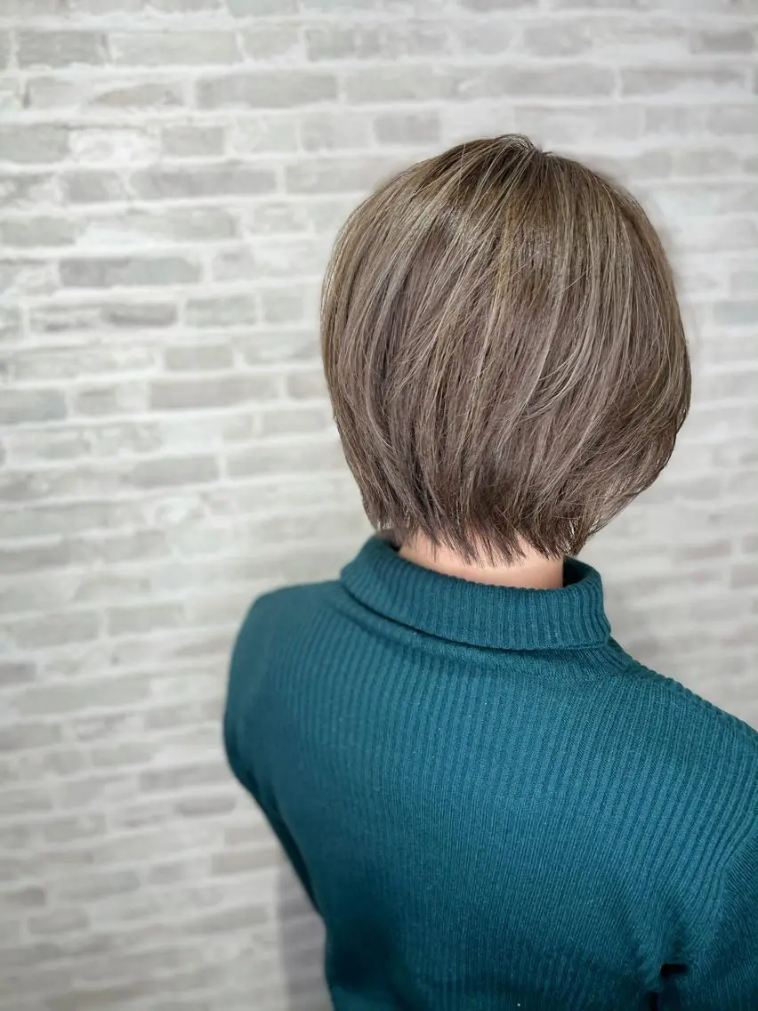 ショート カラー 平田 怜のヘアスタイル