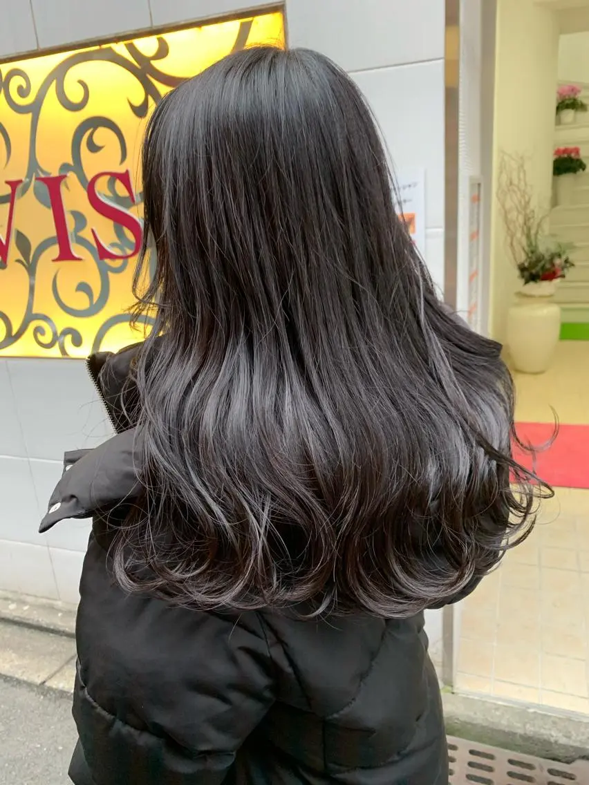 ミディアム カラー カット ヘアカラー トリートメント レイヤーカット 西村あきやのヘアスタイル