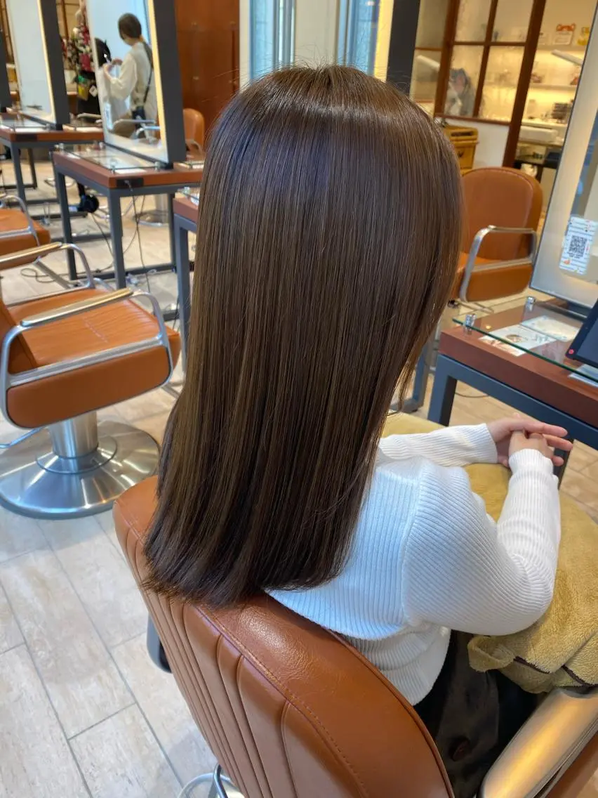 セミロング 美髪矯正透明感カラー 江川 和輝のヘアスタイル