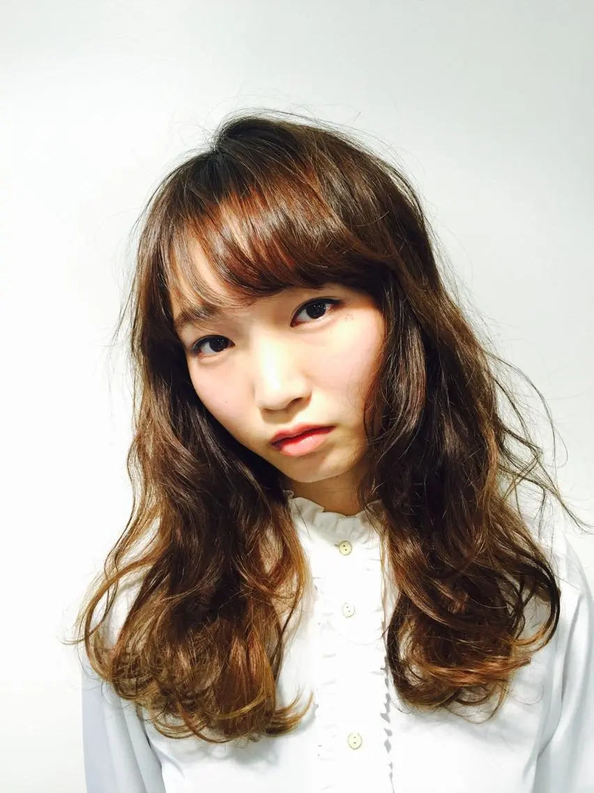 ミディアム レイヤーカット　小山 悠のヘアスタイル