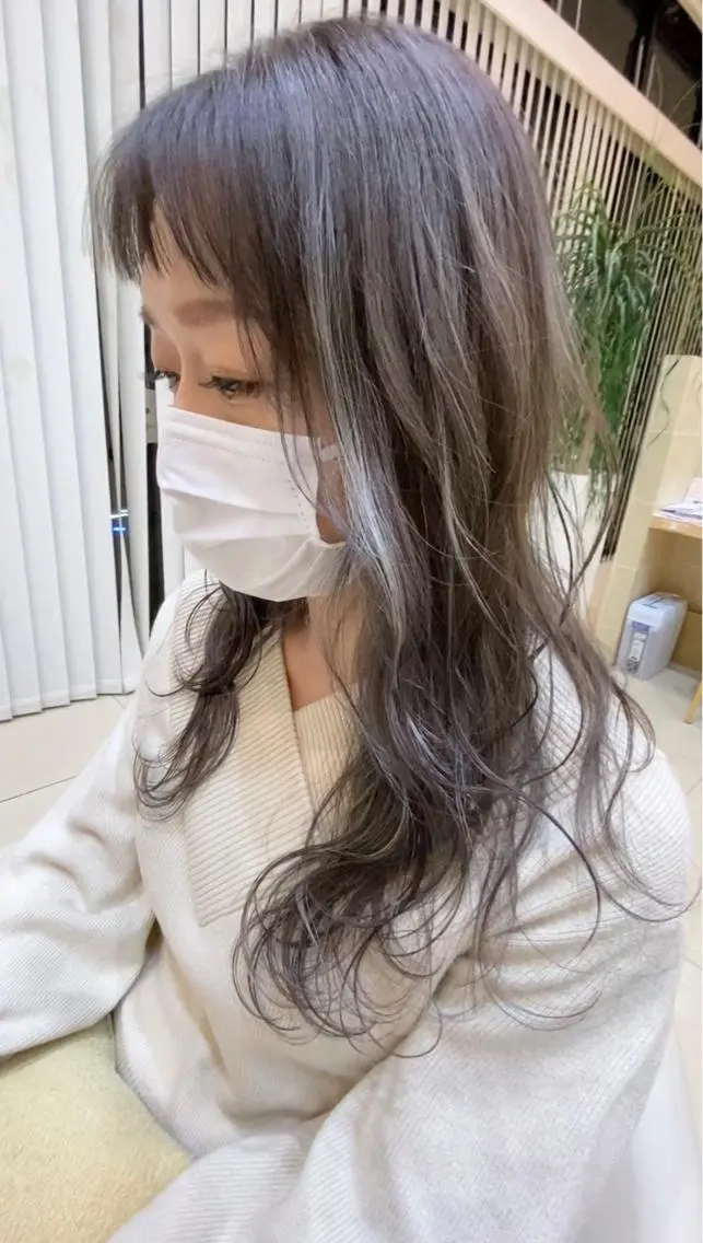 セミロング カラー ベージュカラー ハイライトカラー ホワイトベージュ ハイライト ヘアカラー トリートメント プルエクステ/透明感 カラー✨KAZUKIのヘアスタイル