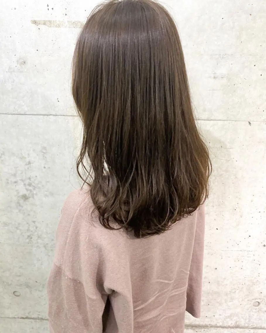 ミディアム 秋月 亜耶のヘアスタイル