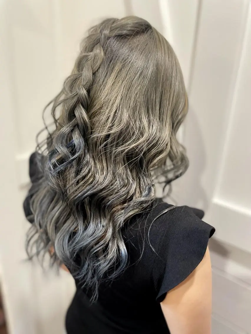 カラー ブリーチ グラデーションカラー 三上 涼帆のヘアスタイル