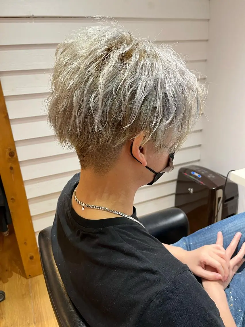 ショート カラー パーマ メンズ メンズブリーチ メンズパーマ ベージュカラー ブリーチ ホワイトベージュ カット ヘアカラー AVANCE.難波 店長 松元のヘアスタイル