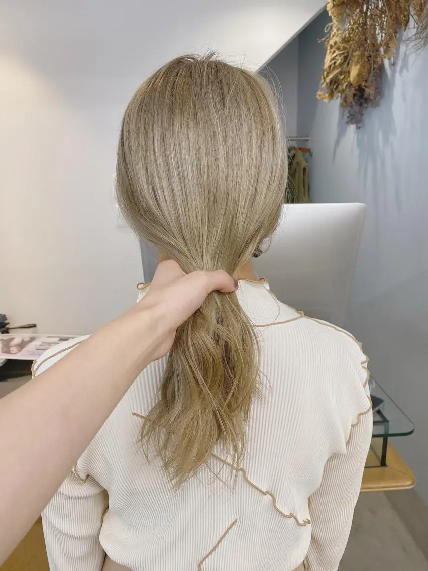 セミロング カラー ヘアアレンジ Flamme Annaのヘアスタイル