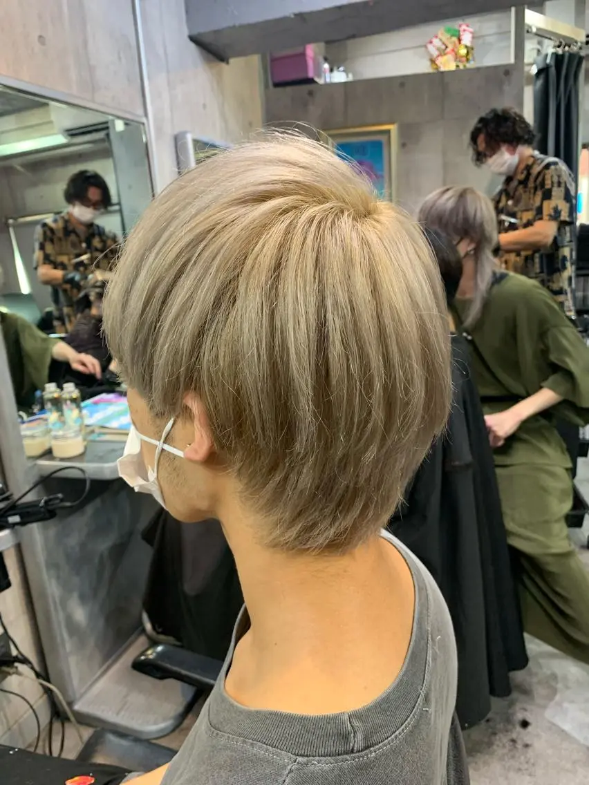 ショート カラー ベージュカラー ホワイトベージュ カット ヘアカラー ハイトーン/メンズ/ ウルフ特化 小松のヘアスタイル