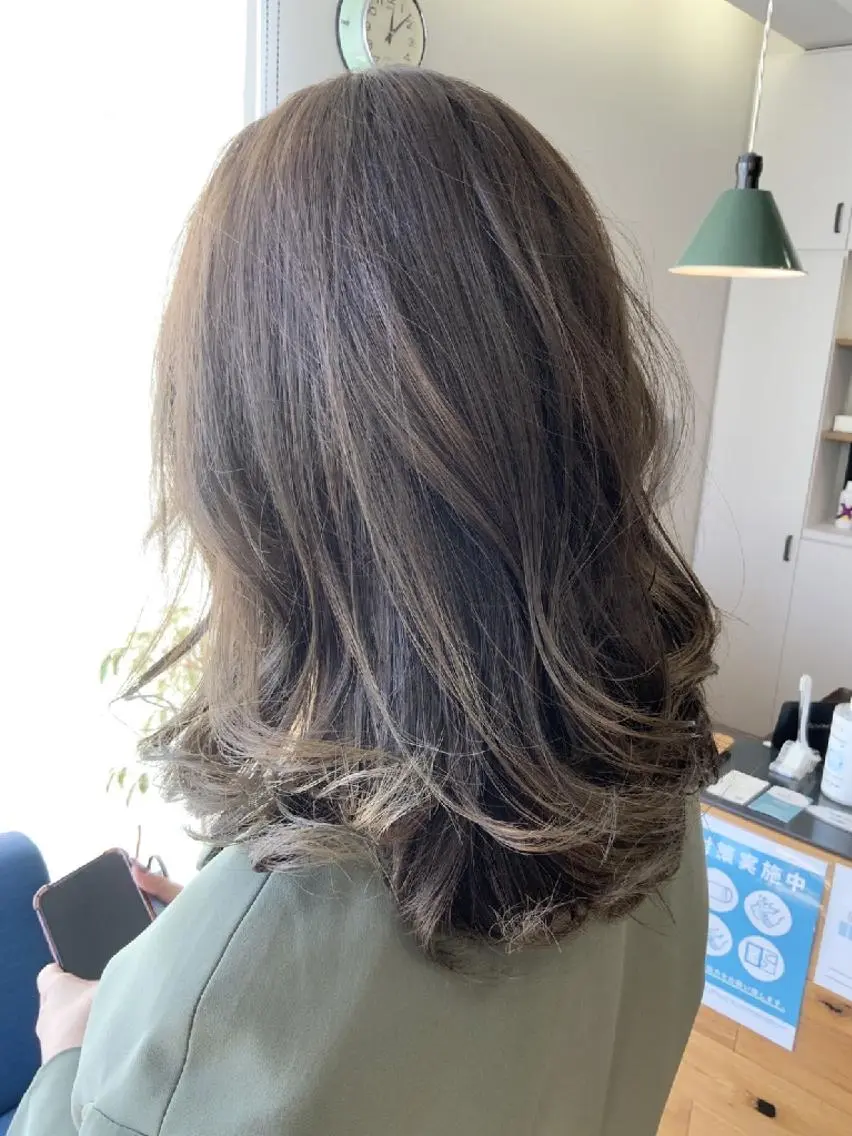 カラー ブリーチ ヘアカラー トリートメント 堀 望美のヘアスタイル