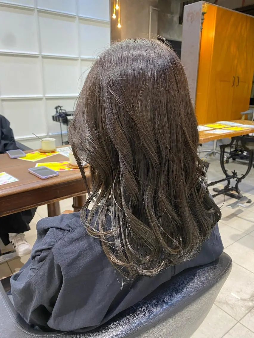 セミロング カラー グレージュ オレンジ 透明感カラー🌿 グレージュ🐺陽介のヘアスタイル