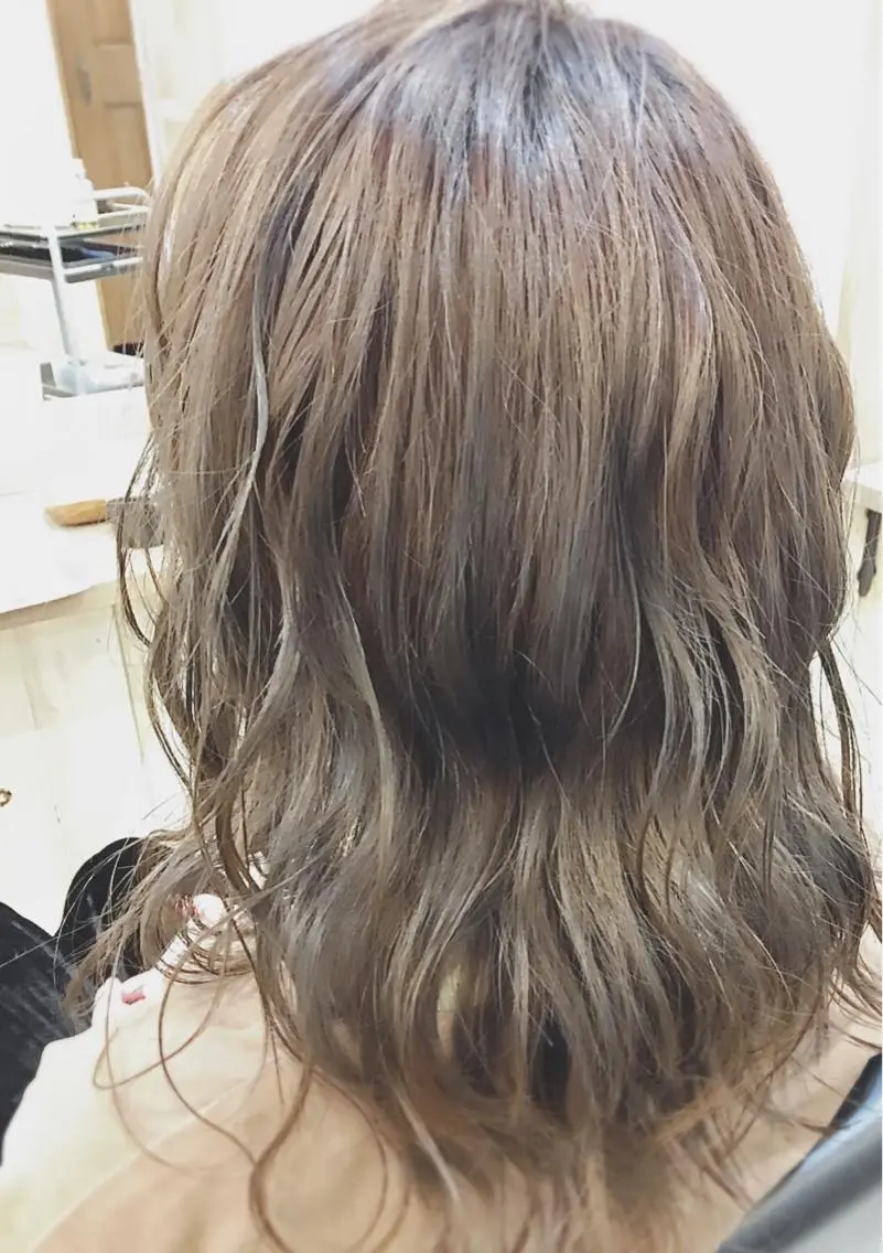 ミディアム カラー ブリーチ イルミナカラー 日高 香織のヘアスタイル