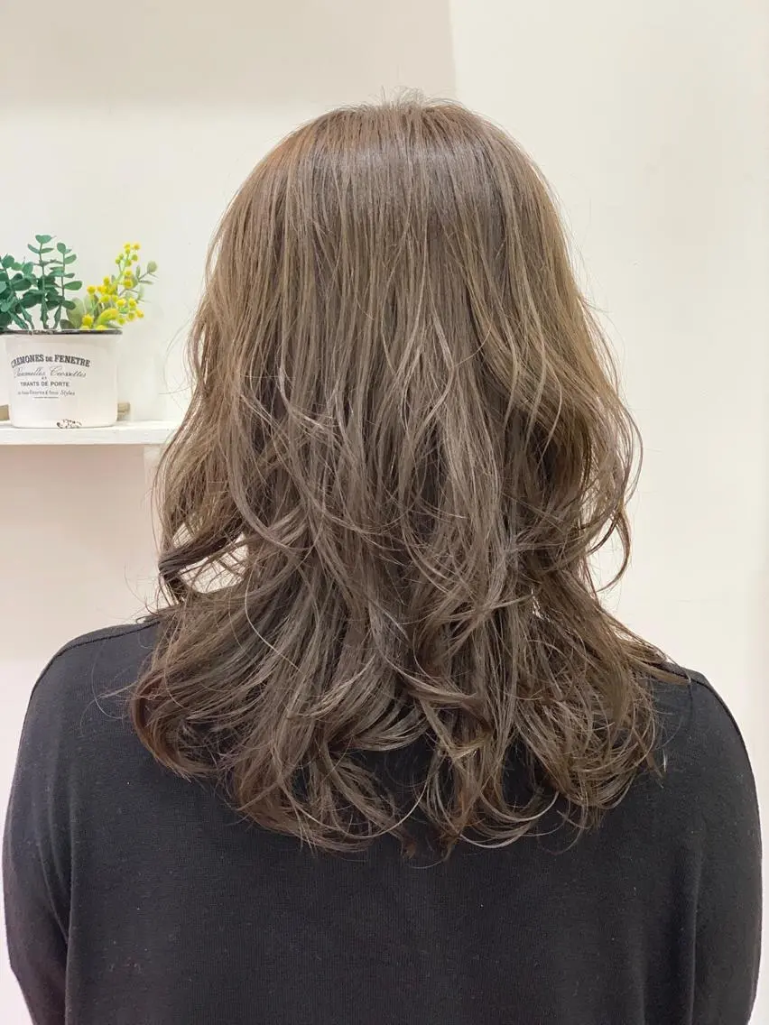 セミロング カラー ベージュカラー オリーブベージュ ヘアアレンジ にいた かづしげのヘアスタイル