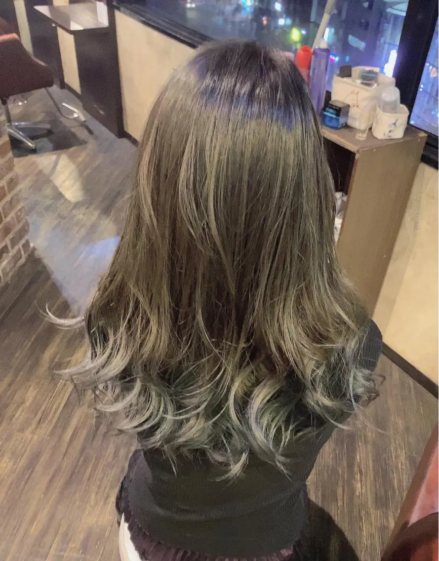 ロング カラー パーマ ブリーチ ケアブリーチ ハイライトカラー ハイライト ヘアカラー ✨ハイトーンカラー 🌈モテ髪のヘアスタイル
