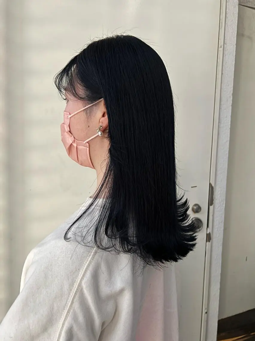 セミロング カラー ヘアカラー 韓国🇰🇷レイヤー 映える顔周り🩷のヘアスタイル
