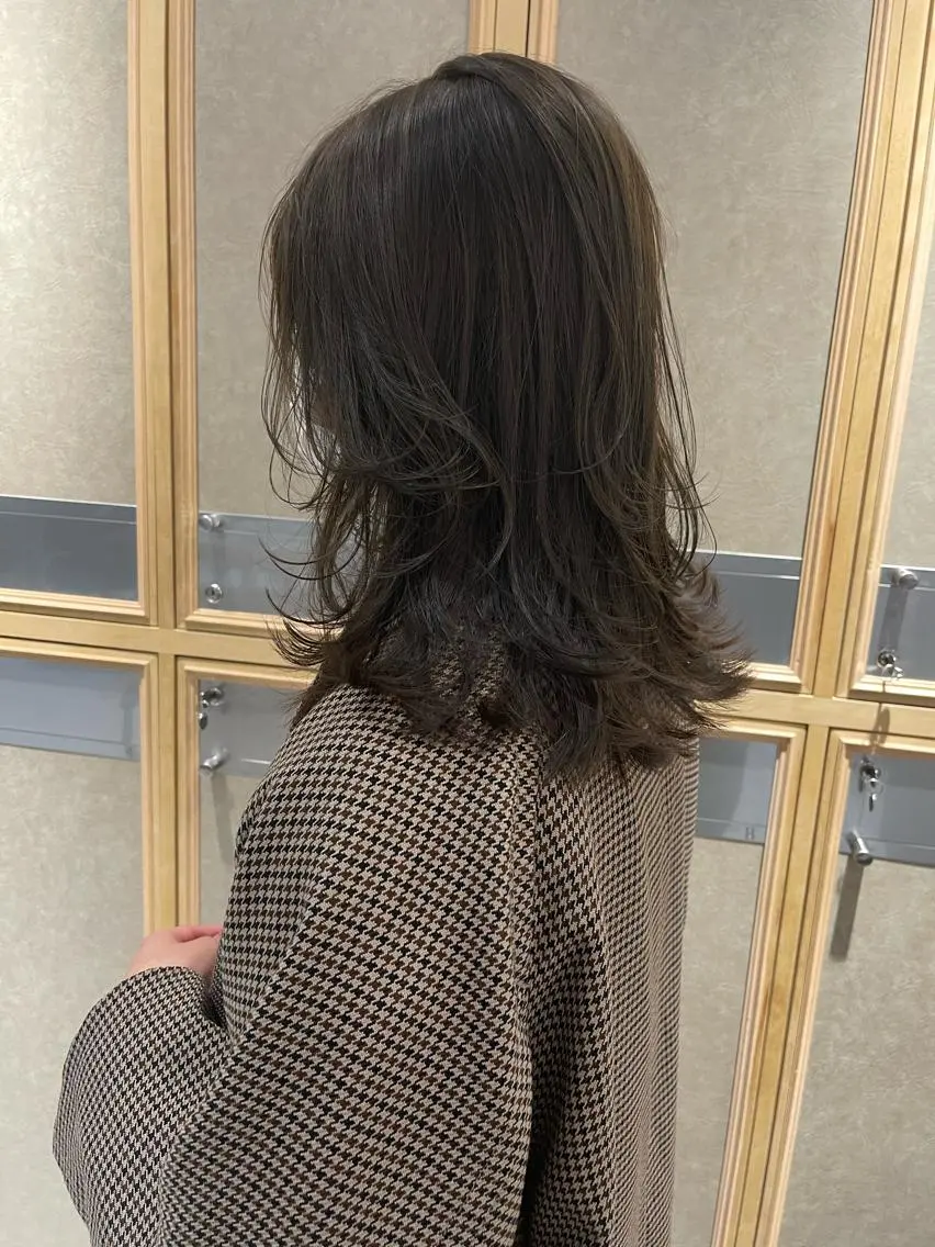 セミロング カラー オリーブグレー ヘアカラー トリートメント ヘッドスパ ヘアセット 透明感/レイヤー スタイル🤎mamiのヘアスタイル