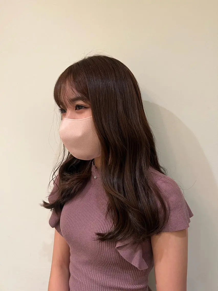 ロング カラー ブリーチ 成岡 愛美のヘアスタイル