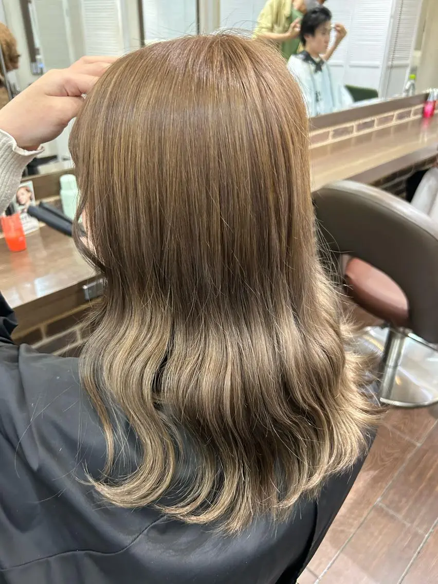 セミロング カラー ブリーチ ケアブリーチ 透明感カラー デザインカラー ダブルカラー まつげ/ヘア AYAKA🌙のマツエク・マツパデザイン