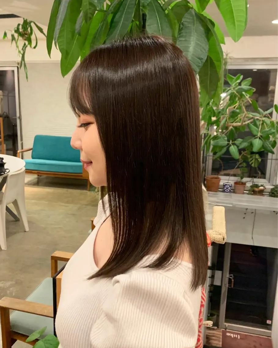 ミディアム カラー 透明感カラー レイヤーカット りなのヘアスタイル