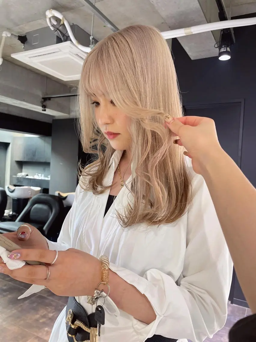セミロング カラー ブリーチ ブロンド ハイトーンカラー ヘアカラー 心斎橋/ブリーチ minamiのヘアスタイル