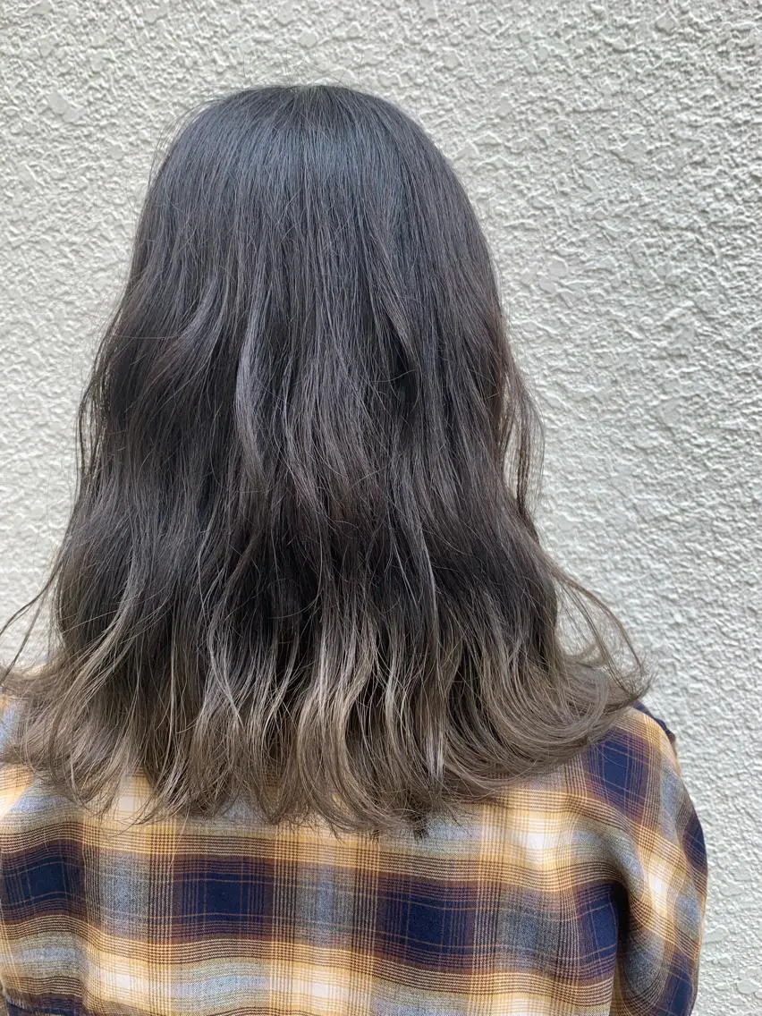 ミディアム カラー アッシュ アッシュグレー アッシュグレージュ グラデーションカラー グレージュ ヘアカラー Sachiko ❤︎Pressのヘアスタイル