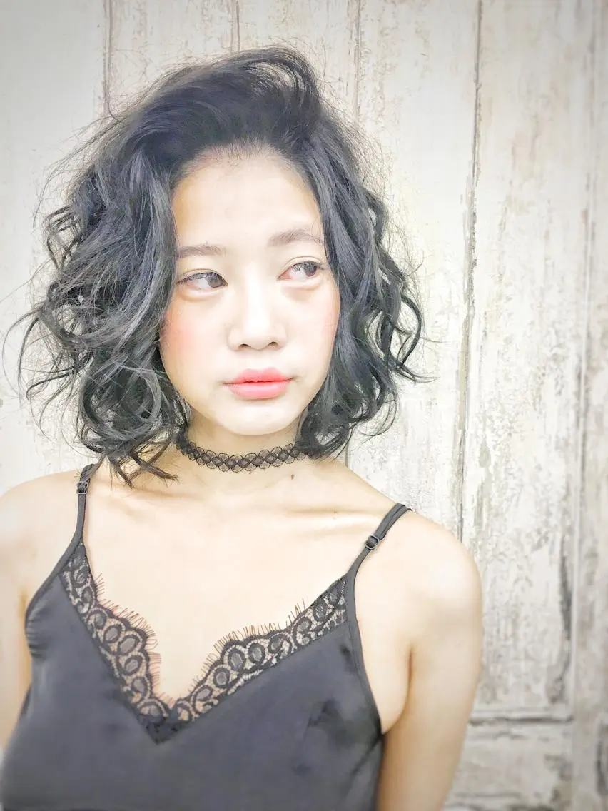 ミディアム ﾅﾁｭﾗﾙｽﾀｲﾙ/ 透明感ｶﾗｰ/比嘉のヘアスタイル