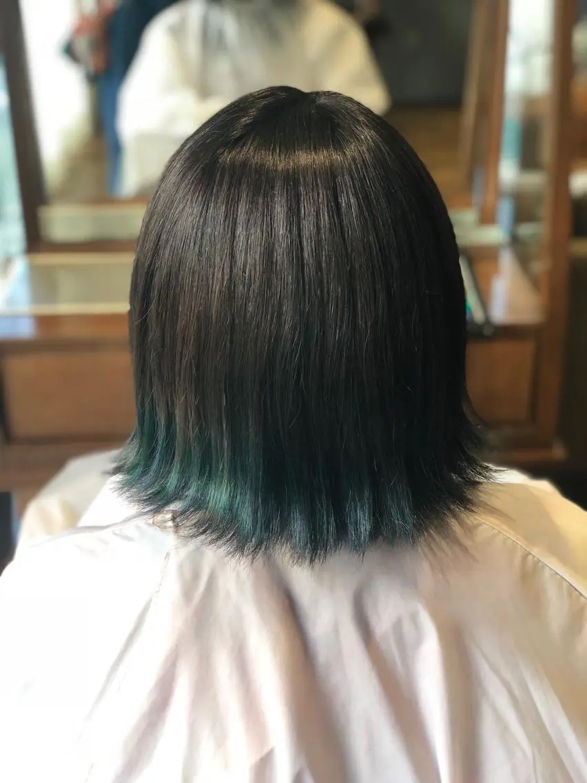 ショート カラー 黒髪 ブルーカラー ブルーブラック グラデーションカラー あらい なつみのヘアスタイル