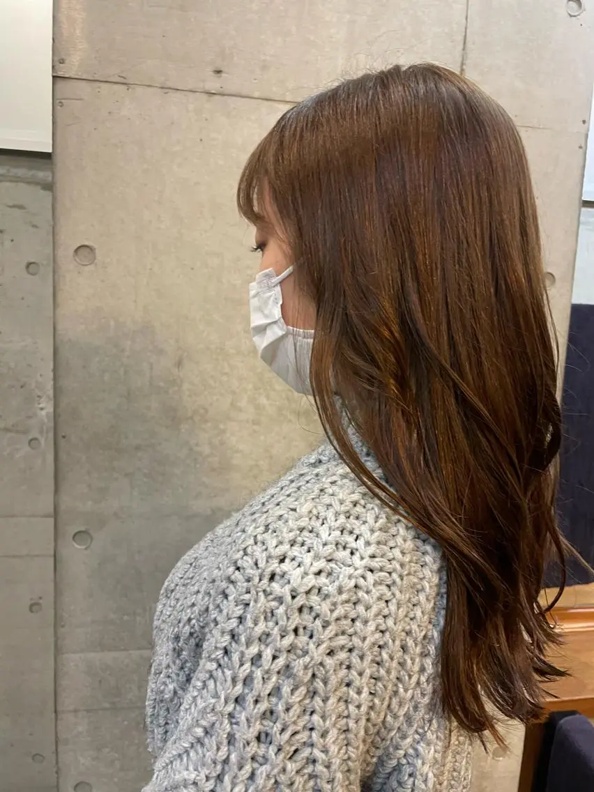 カラー 佐藤 百葉のヘアスタイル