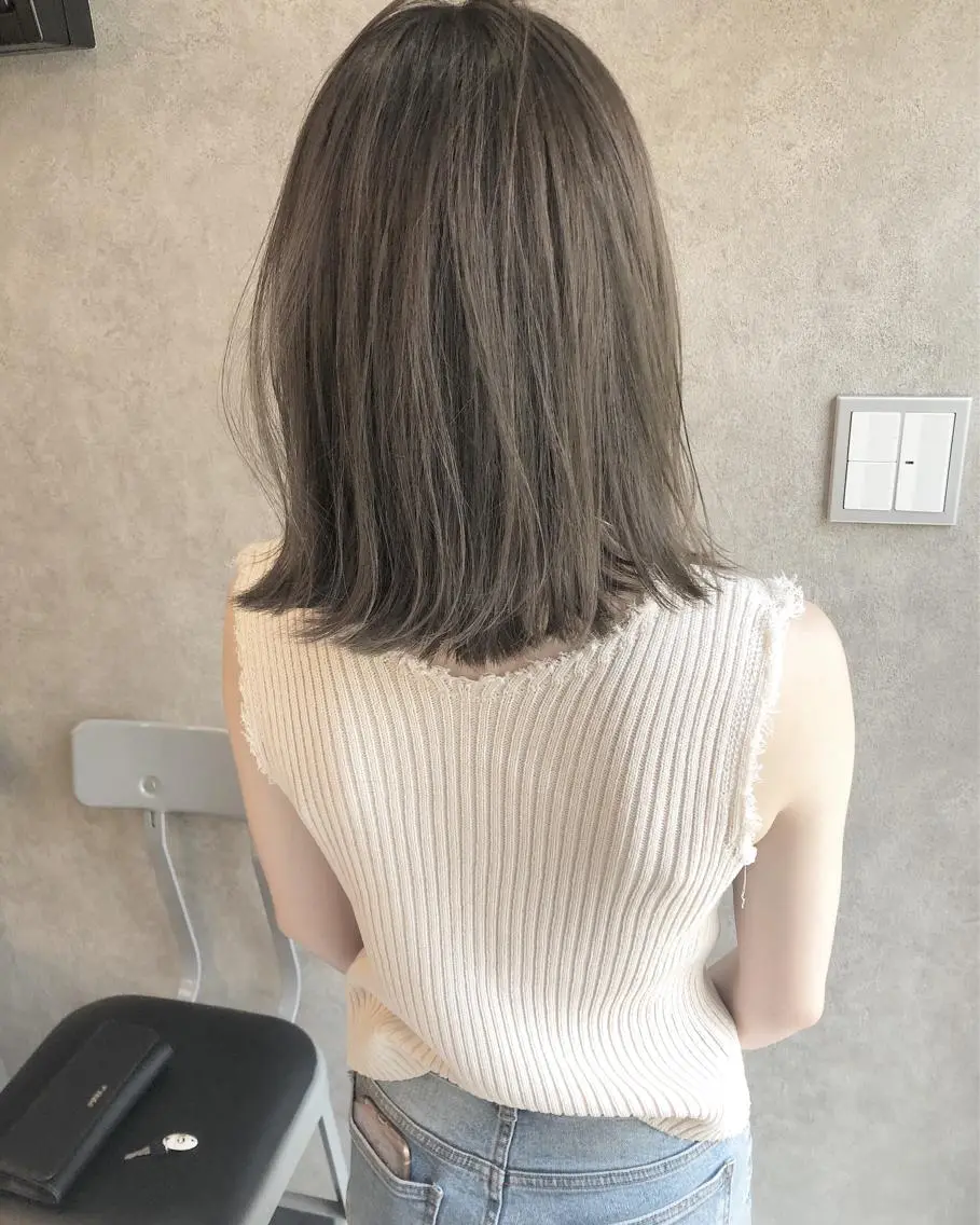 ミディアム カラー 顔周りレイヤーカット ブリーチminamiのヘアスタイル