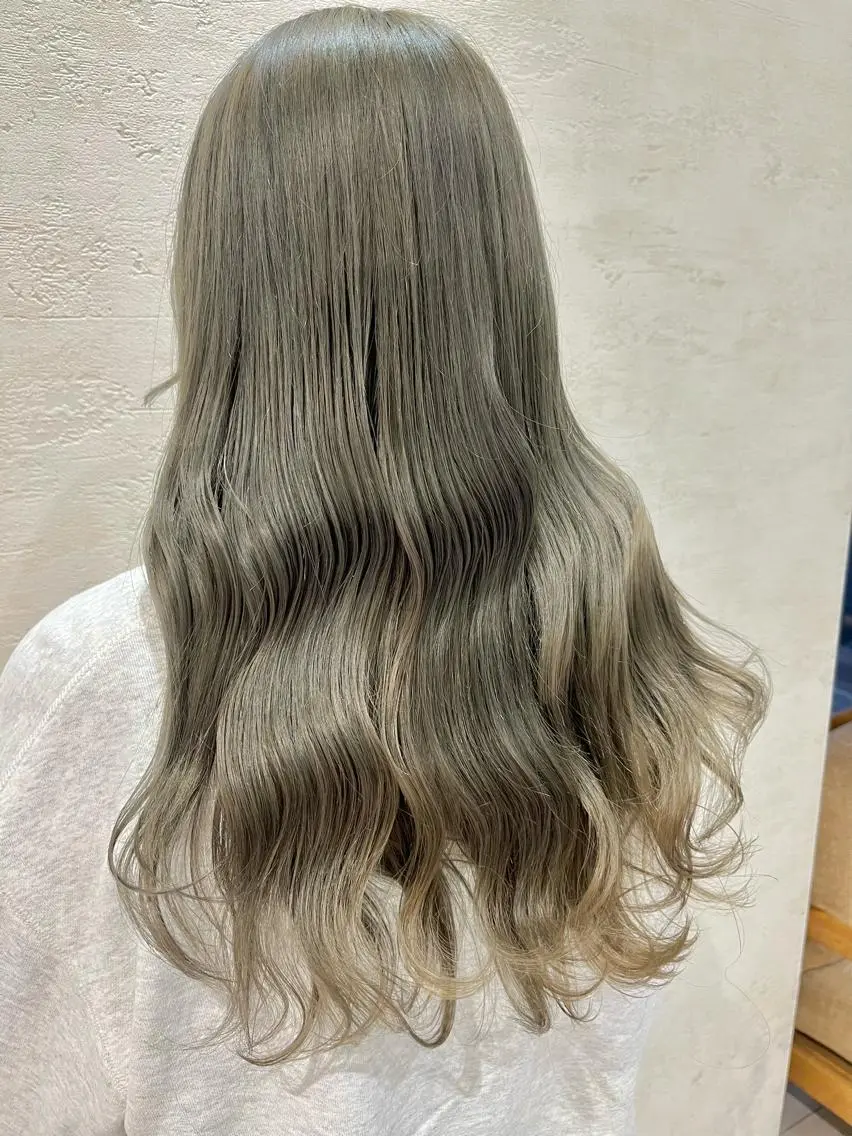 ロング カラー グレージュ オリーブグレージュ オリーブグレー 髪質改善カラー /レイヤーカットのヘアスタイル