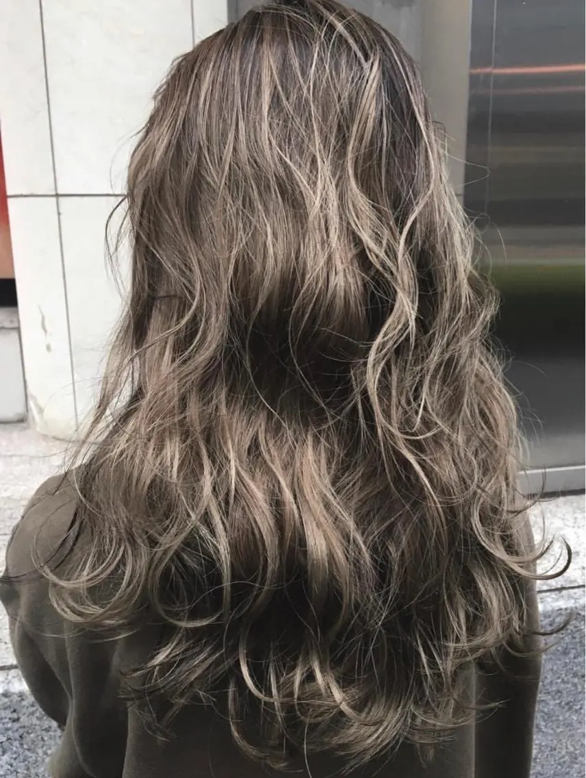 ロング カラー ヘアアレンジ ベージュカラー ハイライトカラー 外国人風カラー ハイライト ブリーチ＆カラーが 得意☀️望月宣雄☀️のヘアスタイル