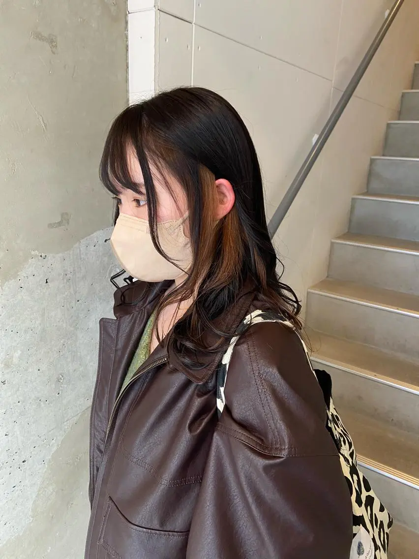 ミディアム カラー ベージュカラー インナーカラー ミルクティーベージュ ヘアカラー トリートメント ウルフカット レイヤーカット上柿のヘアスタイル