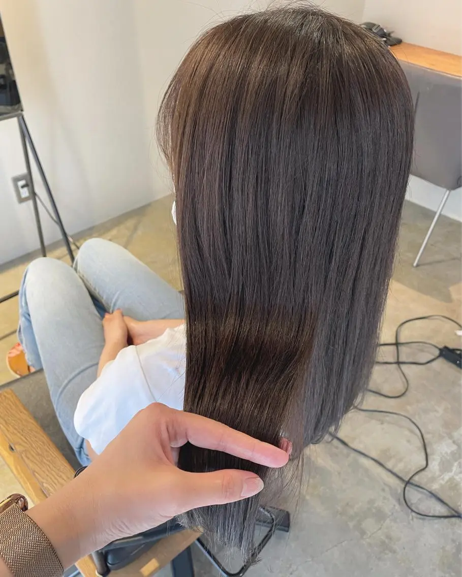 セミロング カラー アッシュ アッシュブラウン ブリーチ ブラウンカラー ケアカラー RHAIRSALON 西山梓のヘアスタイル