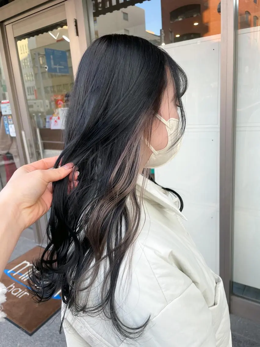 ロング カラー ヘアアレンジ ベージュカラー 透明感カラー イヤリングカラー グレージュ インナーカラー イワタ マハ/ minim hairのヘアスタイル