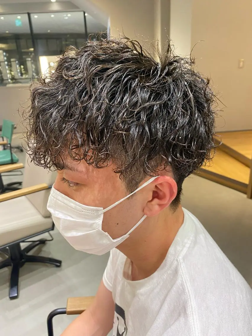 ショート メンズ 波巻きパーマ unopulir 景山 凌のヘアスタイル