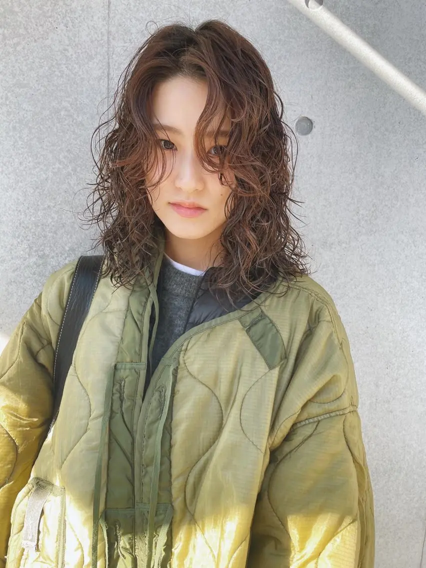 ミディアム カラー ミディアムパーマ カット パーマ トリートメント センスをお届けします 大谷将生infpのヘアスタイル